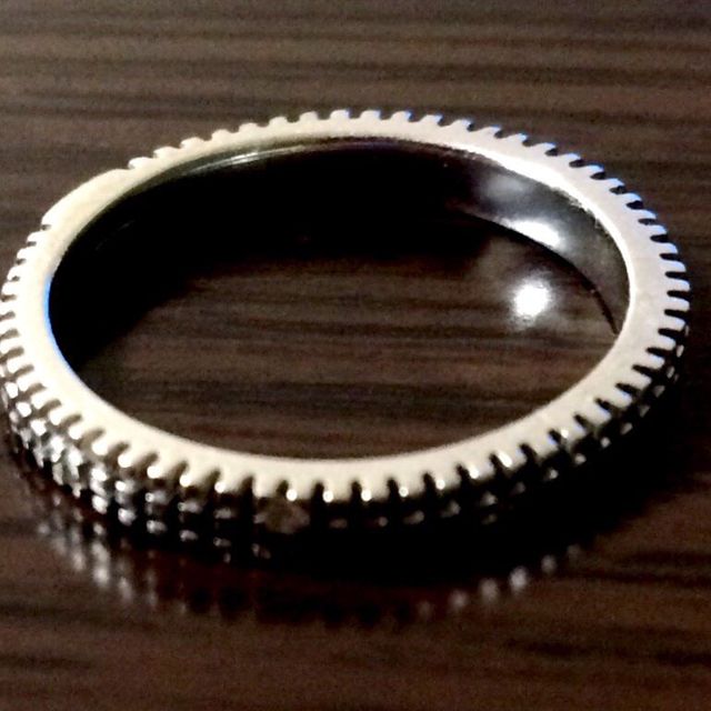 【DAMIANI(ダミアーニ)の口コミ】 ダイアがさり気なく入って、とても、変わったデザインでした。
いろいろ見…