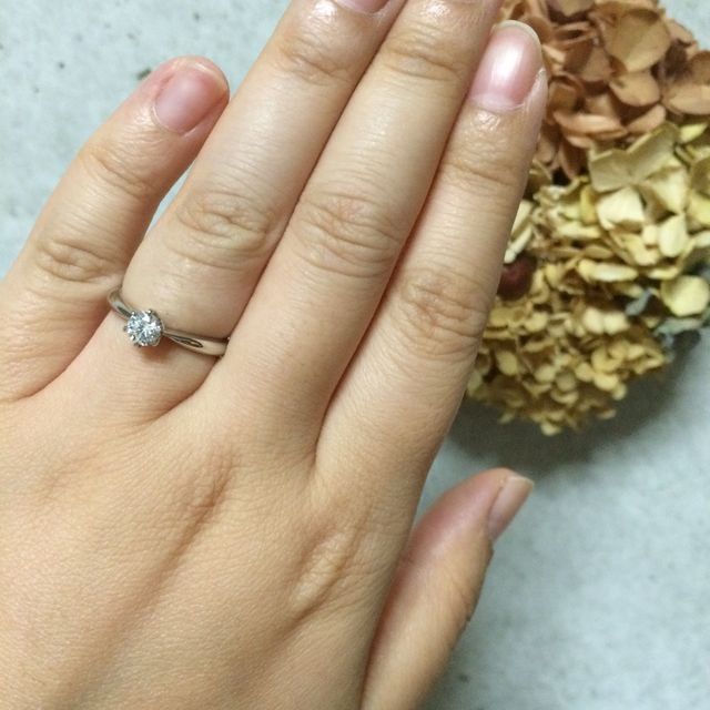 【カオキ　ダイヤモンド専門卸直営店の口コミ】 プロポーズ用にダイヤは実物で土台はシルバーで作っていただき、サプライ…