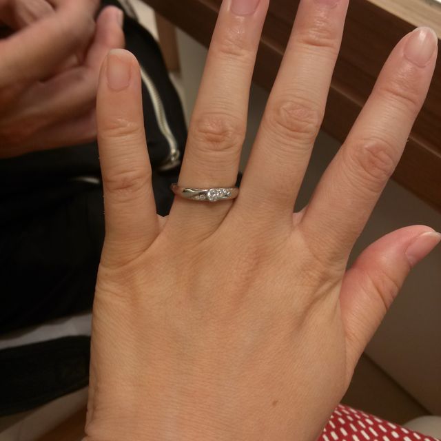 【Douxmiere bijou SOPHIA(ドゥミエール ビジュソフィア)の口コミ】 大粒のダイヤモンドの周りにメレダイヤが天の川のように配置され、とても…