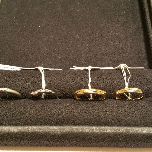 【ケイウノ ブライダル(K.UNO BRIDAL)の口コミ】 プラチナとゴールドを組み合わせてゴールドではちみつの垂れる感じを表現…