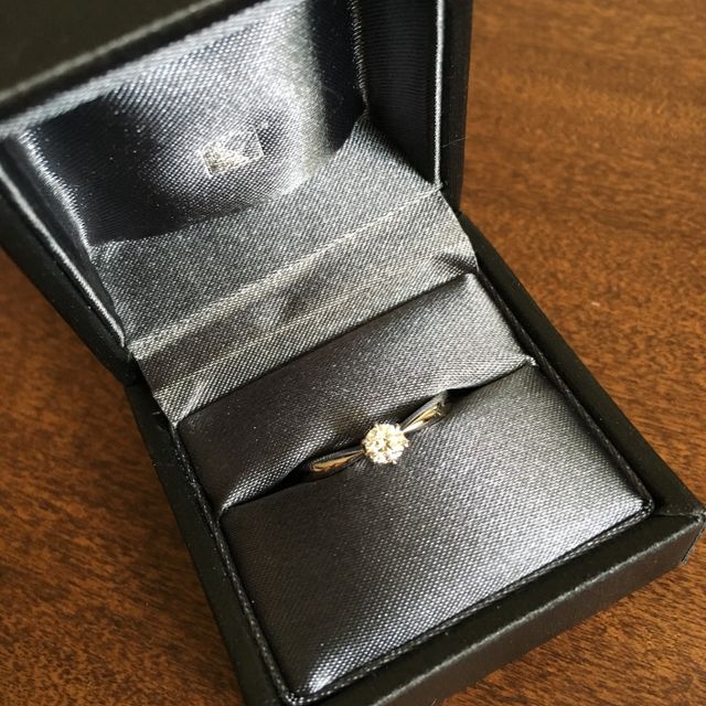 【ラザール ダイヤモンド(LAZARE DIAMOND)の口コミ】 ダイヤモンドのカットが綺麗だったこと。普段アクセサリーをつけなくても…