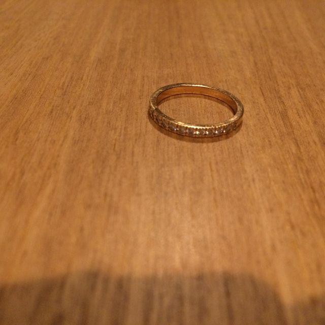 【ティファニー(Tiffany & Co.)の口コミ】 結婚指輪というとシルバーのイメージですが、私は肌馴染みのいいゴールド…