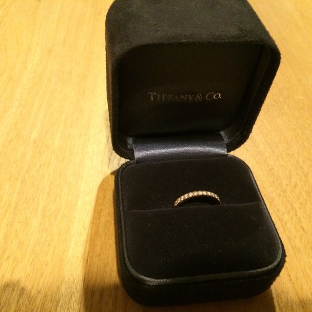 【ティファニー(Tiffany & Co.)の口コミ】 結婚指輪というとシルバーのイメージですが、私は肌馴染みのいいゴールド…