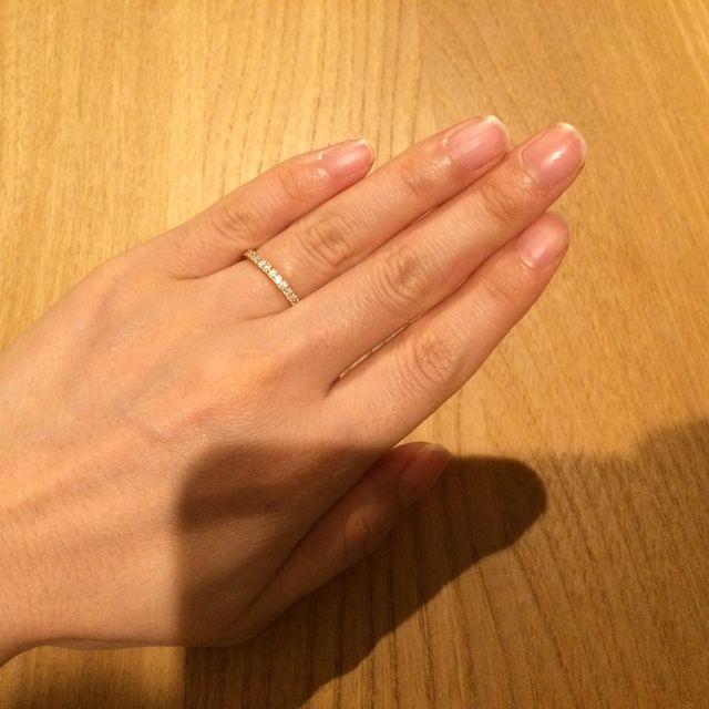 【ティファニー(Tiffany & Co.)の口コミ】 結婚指輪というとシルバーのイメージですが、私は肌馴染みのいいゴールド…