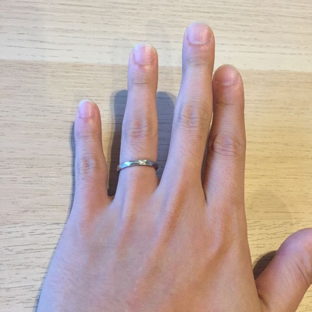 【JEWELRY  KAMATA(ジュエリーかまた)の口コミ】 シンプルな指輪を探していました。色々な指輪を見るなかでマットカラーの…