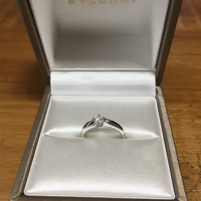 【ブルガリ(BVLGARI)の口コミ】 シンプルで存在感のあるデザインが良かったので、こちらに即決しました。…