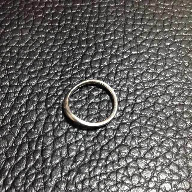 【4℃ BRIDAL(ヨンドシーブライダル)の口コミ】 購入当時、ダイアモンド付きのデザインが多かったのですが、
シンプルなデ…