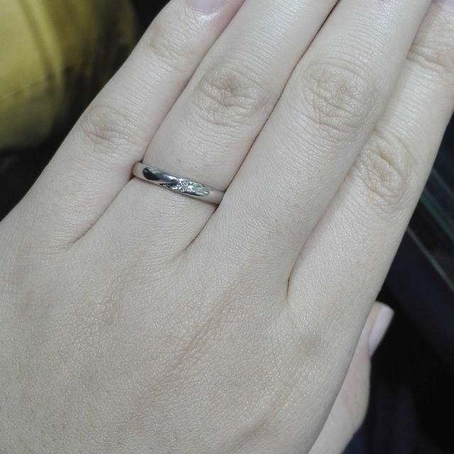 【ラザール ダイヤモンド(LAZARE DIAMOND)の口コミ】 つけ心地が良かった！
同じデザインで別ブランドも試着しましたが、こちら…