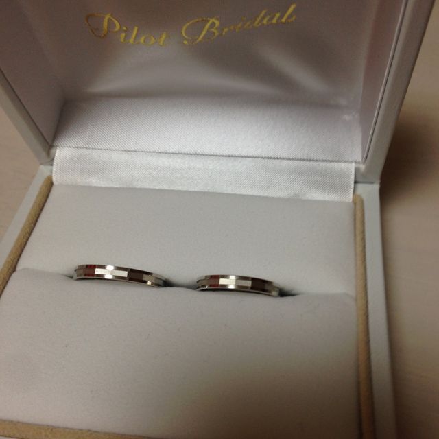 【PILOT BRIDAL(パイロットブライダル)の口コミ】 角ばったデザインがよいと思って探しました。質を重視し、プラチナ999にし…