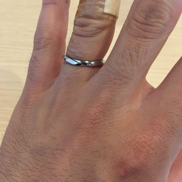 【俄(にわか)の口コミ】 普段は指輪をしたことがない人でも
つけてみると面白いくらいしっくりくる…