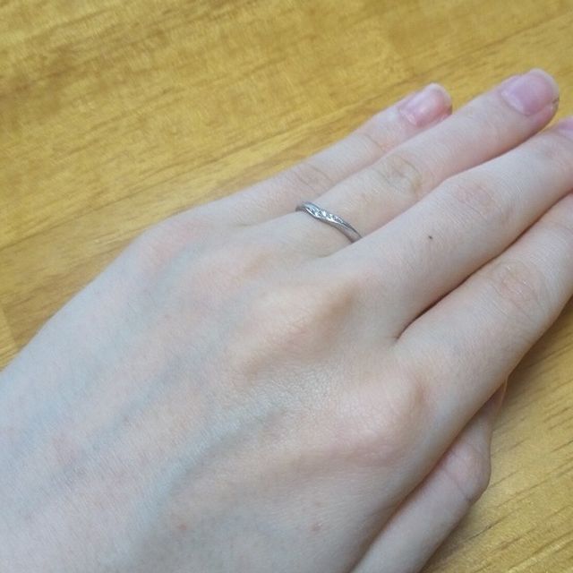 【canal4℃(カナルヨンドシー)の口コミ】 結婚指輪は、控えめで普段使いしやすいデザインのものを探していたので、…