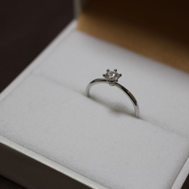 【VERITE(ベリテ)の口コミ】 シンプルで自分が想像していた指輪と合っていました。
ダイヤが小さすぎず…