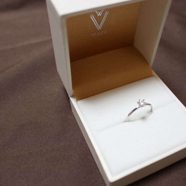 【VERITE(ベリテ)の口コミ】 シンプルで自分が想像していた指輪と合っていました。
ダイヤが小さすぎず…
