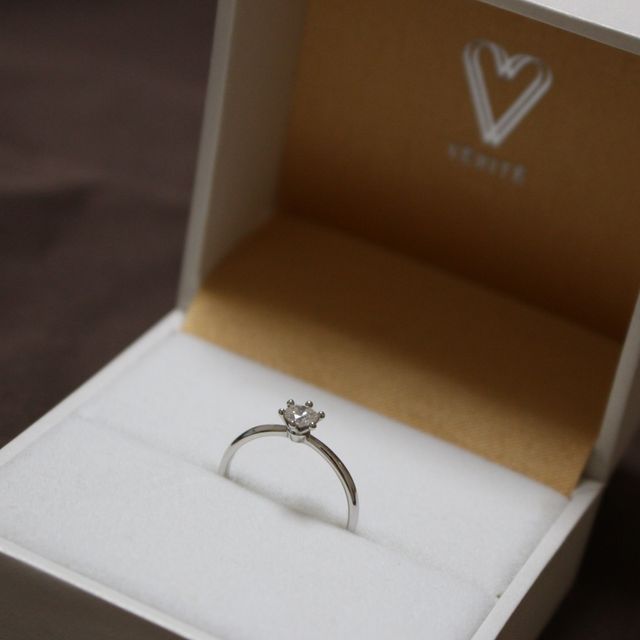 【VERITE(ベリテ)の口コミ】 シンプルで自分が想像していた指輪と合っていました。
ダイヤが小さすぎず…