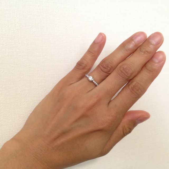 【ラザール ダイヤモンド(LAZARE DIAMOND)の口コミ】 一目でデザインを気に入り、婚約指輪に決めました。
華やかで、どこから見…