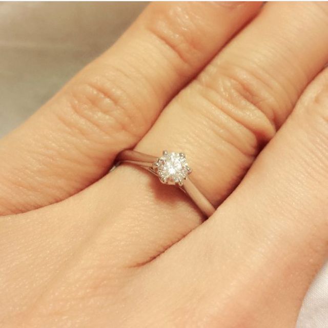 【銀座ダイヤモンドシライシの口コミ】 ザ婚約指輪！といったシンプルな指輪を探していて色々試着した中の１つで…