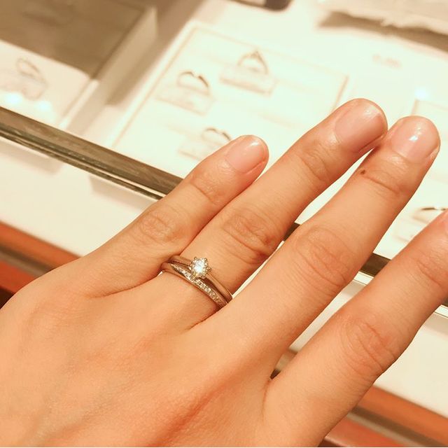 【銀座ダイヤモンドシライシの口コミ】 ザ婚約指輪！といったシンプルな指輪を探していて色々試着した中の１つで…