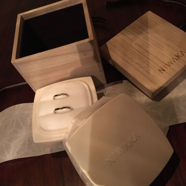 【俄(にわか)の口コミ】 婚約指輪を同じブランドで買ったので、一緒につけた時に馴染むものを選び…