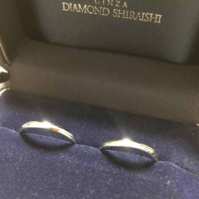 【銀座ダイヤモンドシライシの口コミ】 もともともう少しデザインがあるリングを見ていましたが、ずっとつけるも…
