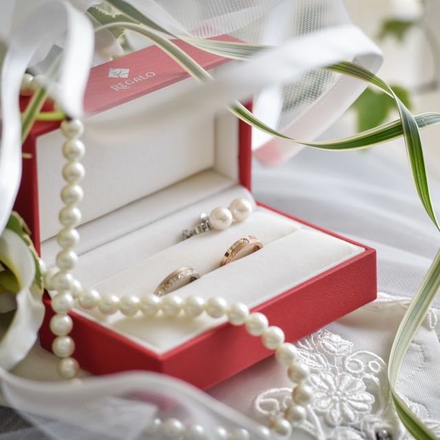 【REGALO(レガロ)の口コミ】 夫婦共に断面が四角になっている指輪を探していました。派手なセミオーダ…