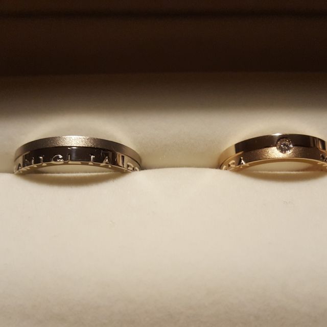 【REGALO(レガロ)の口コミ】 夫婦共に断面が四角になっている指輪を探していました。派手なセミオーダ…