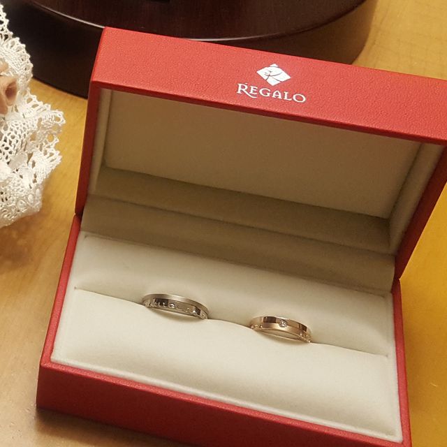 【REGALO(レガロ)の口コミ】 夫婦共に断面が四角になっている指輪を探していました。派手なセミオーダ…