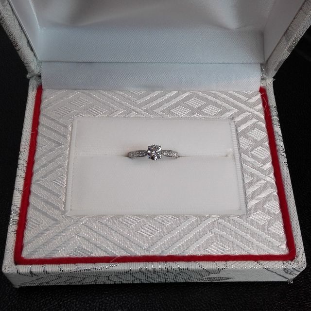 【カオキ　ダイヤモンド専門卸直営店の口コミ】 お気に入りのデザインがもともとあったので、それをオーダーさせていただ…