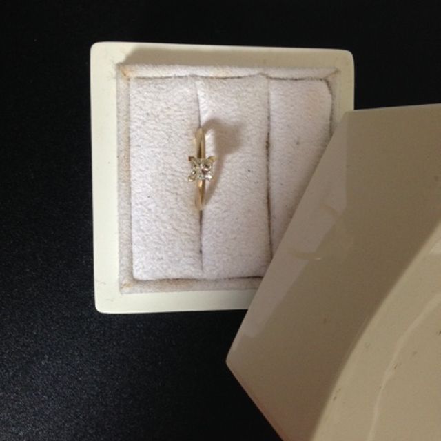 【LUCIE(ルシエ)の口コミ】 人とは違うリングが欲しかったので、このプリンセスカットでフルオーダー…