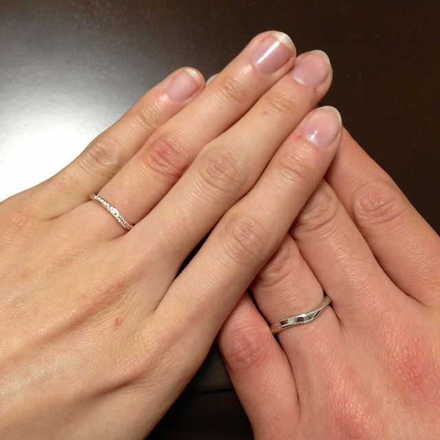 【アイプリモ(I-PRIMO)の口コミ】 婚約指輪でいただいたリングと重ね付けしたく、そのような形のものはある…