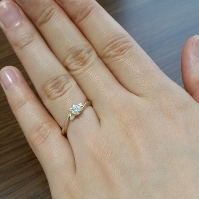 【杢目金屋(もくめがねや)の口コミ】 大まかなデザインは商品名の「桜心」というものに則っていますが、それ以…