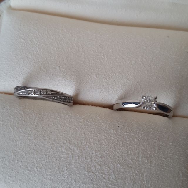 【ギンザタナカブライダル(GINZA TANAKA BRIDAL)の口コミ】 石がリングを一周しているエタニティリングやハーフエタニティのものを探…