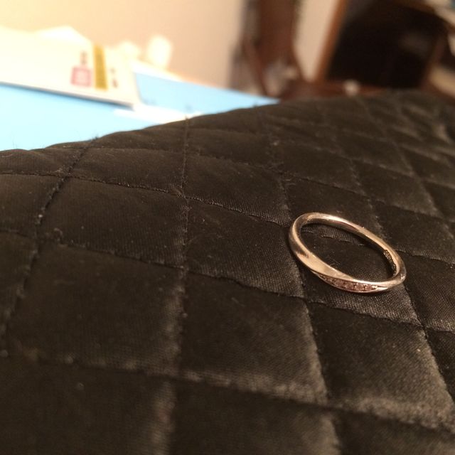 【4℃ BRIDAL(ヨンドシーブライダル)の口コミ】 カーブとウェーブが美しく、指にはめるときとてもはめやすかったこと。カ…