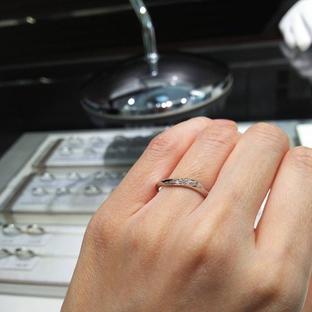 【アイプリモ(I-PRIMO)の口コミ】 プシュケーとルキナを試着しました。
プシュケーは斜めにメレダイヤが入っ…