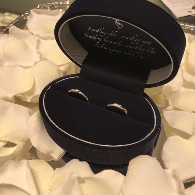 【Something Blue(サムシングブルー)の口コミ】 シンプルで丸みのある指輪が良かったので、数多くの中から店員さんが候補…