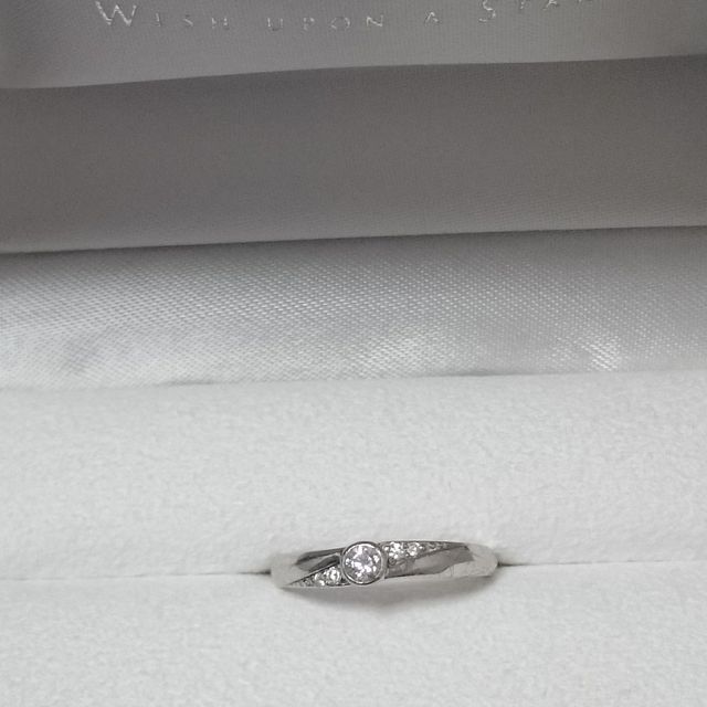 【Wish upon a star(ウィッシュアポンアスター)の口コミ】 つけていても邪魔にならないデザインで、手をグーにしたときに違和感がな…
