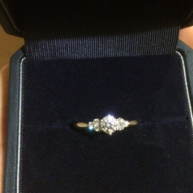 【銀座ダイヤモンドシライシの口コミ】 たくさんのデザインを試しましたが、指につけてみて1番しっくりくるもの、…