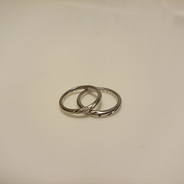 【エクセルコダイヤモンド(EXELCO DIAMOND)の口コミ】 デザインがとても気に入りました。
男性用、女性用ともに斜めのカッティン…