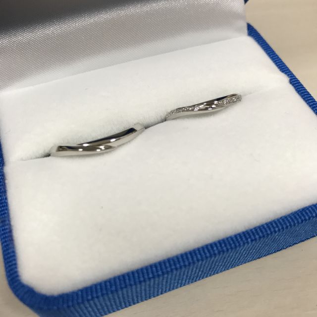 【GALA JEWELRY(ガラジュエリー)の口コミ】 婚約指輪に沿うデザインだったこと、メレダイヤがしっかり入ってキラキラ…