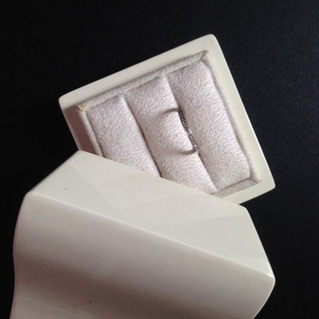 【LUCIE(ルシエ)の口コミ】 私の指は短かったので、ストレートの指輪をつけるとなおさら指が短く見え…