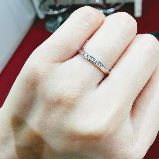 【アンジェリックフォセッテ(Angelique Fossette)の口コミ】 迷いに迷って、こちらの指輪に決めたのは、
自分では分からなくなってしま…