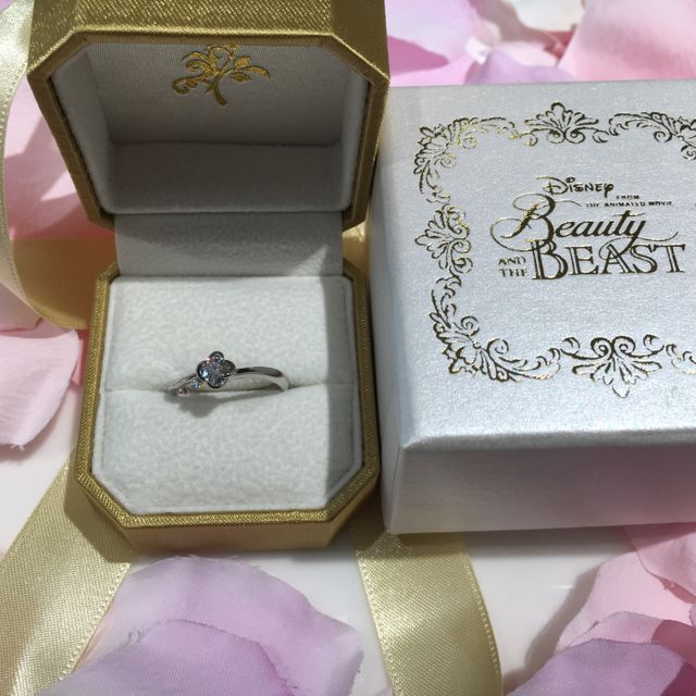 【Beauty and the Beast(ディズニー美女と野獣)の口コミ】 いくつか候補がある中で店員さんの紹介で、この指輪を教えてもらい、ディ…