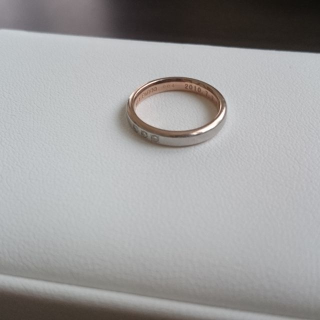 【銀座ダイヤモンドシライシの口コミ】 ピンクゴールドとプラチナを使用したデザインで、人とあまり被らないもの…
