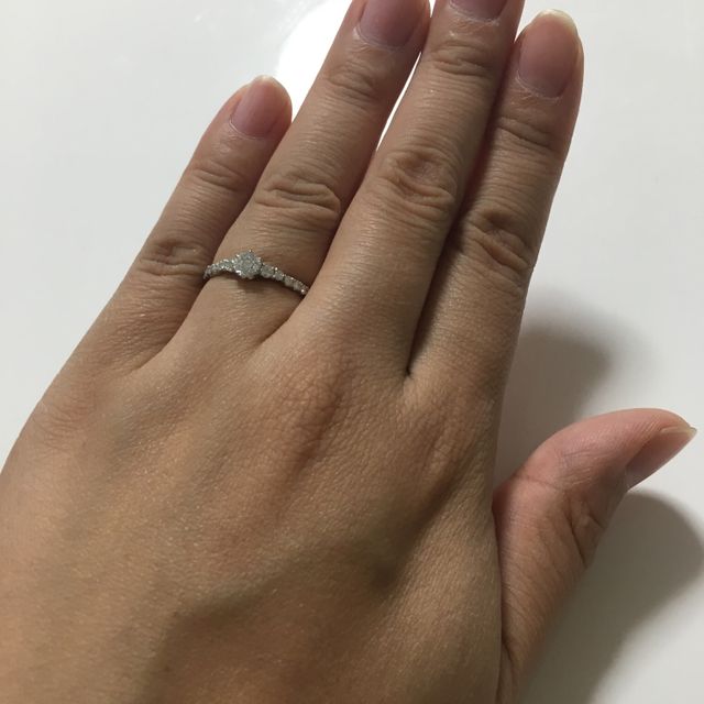 【銀座ダイヤモンドシライシの口コミ】 婚約指輪選びとても悩みました、、、一生に一度の記念となるものなので。
…