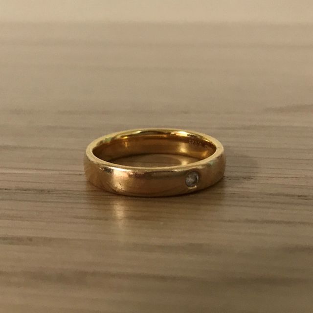 【【閉業】フラー・ジャコー(FURRER-JACOT)の口コミ】 なんといっても、着け心地です。
これはフラージャコーの指輪を着けてみる…