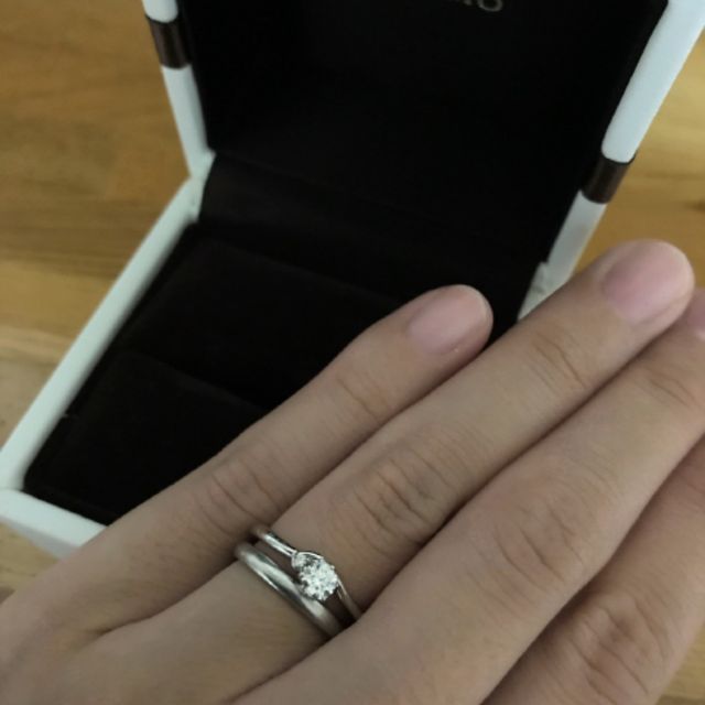 【アイプリモ(I-PRIMO)の口コミ】 本来は婚約指輪は買わない予定でしたが、彼が用意してくれました。
指輪は…