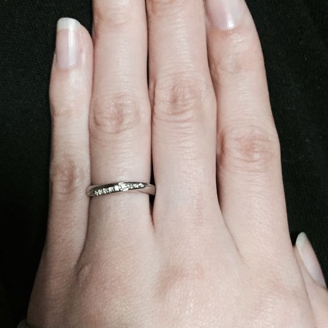 【4℃ BRIDAL(ヨンドシーブライダル)の口コミ】 大好きなブランドだったので、夫婦揃って見に行きました。

シンプルかつ…