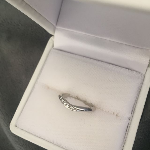 【STAR JEWELRY(スタージュエリー)の口コミ】 プロポーズをされた時に貰った婚約指輪と重ねて付けたかったので、「婚約…