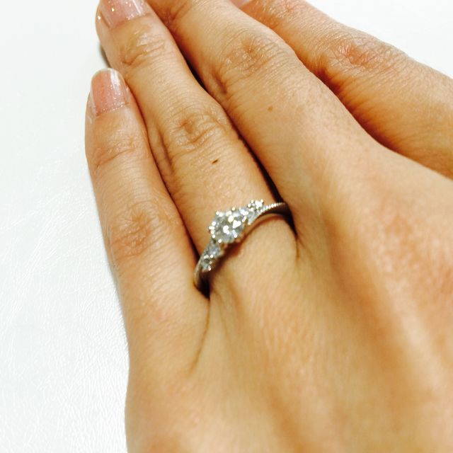 【Mariage ent(マリアージュエント)の口コミ】 購入の決め手となったのは、ダイヤモンドの大きさと女性らしいデザインで…