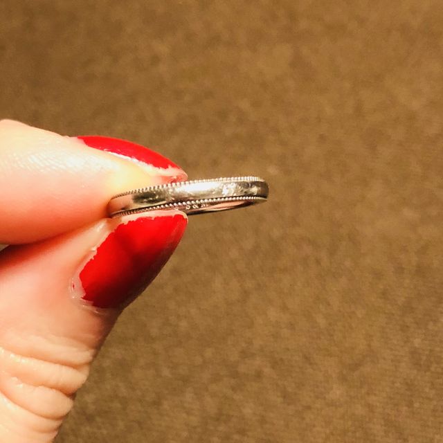 【エクセルコダイヤモンド(EXELCO DIAMOND)の口コミ】 シンプルでつけやすく、目立ちすぎない。
シルバーが上品で、飽きがこなく…