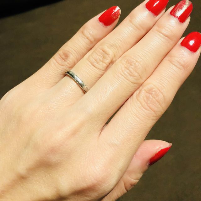 【エクセルコダイヤモンド(EXELCO DIAMOND)の口コミ】 シンプルでつけやすく、目立ちすぎない。
シルバーが上品で、飽きがこなく…